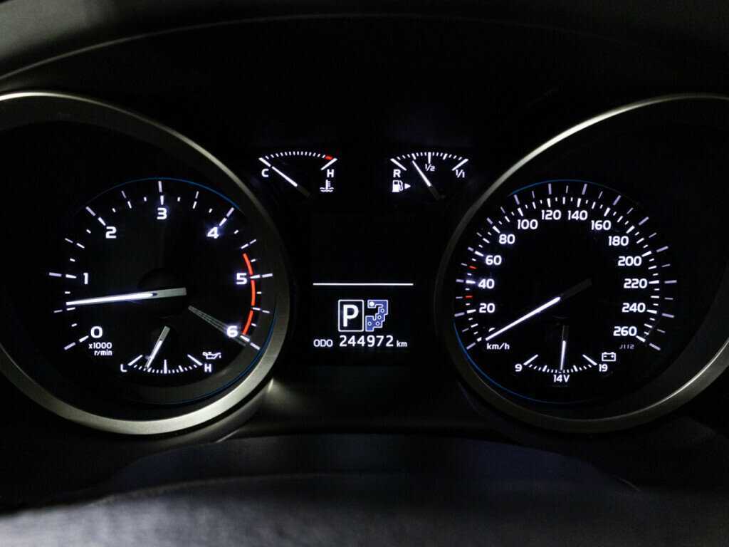 Купить Toyota Land Cruiser с пробегом. Фото: #11