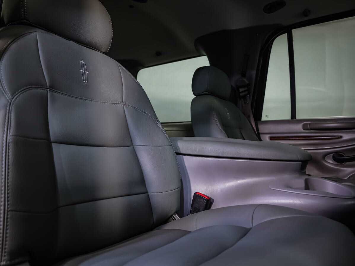 Купить Lincoln Navigator с пробегом. Фото: #11