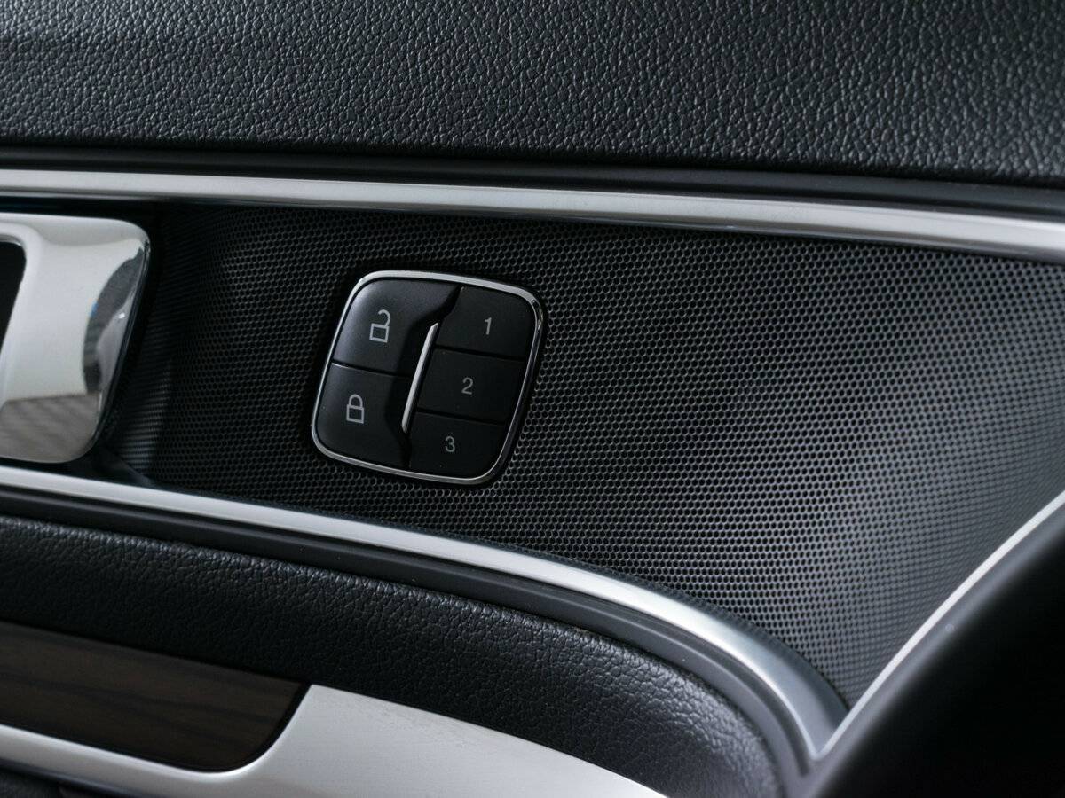 Купить Ford Explorer с пробегом. Фото: #21