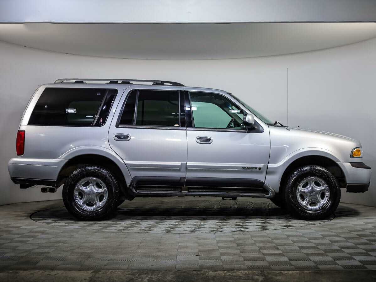 Купить Lincoln Navigator с пробегом. Фото: #2