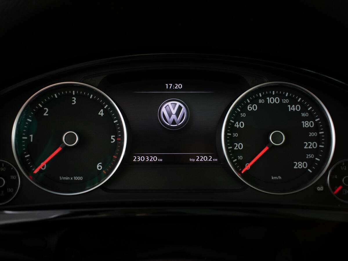Купить Volkswagen Touareg с пробегом. Фото: #8