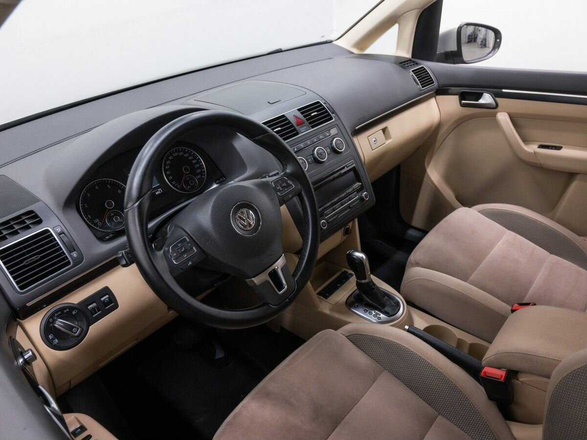 Купить Volkswagen Touran с пробегом. Фото: #12