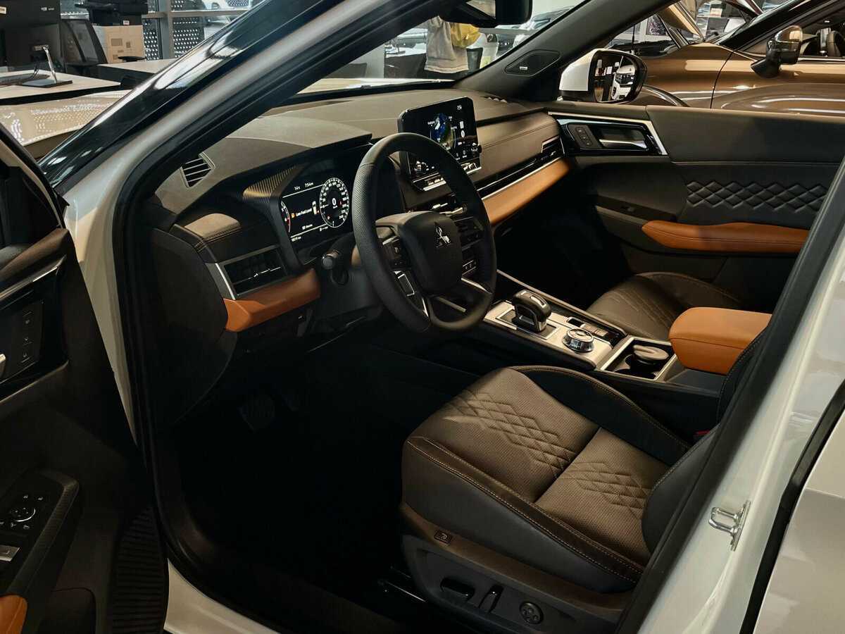 Купить Mitsubishi Outlander с пробегом. Фото: #2