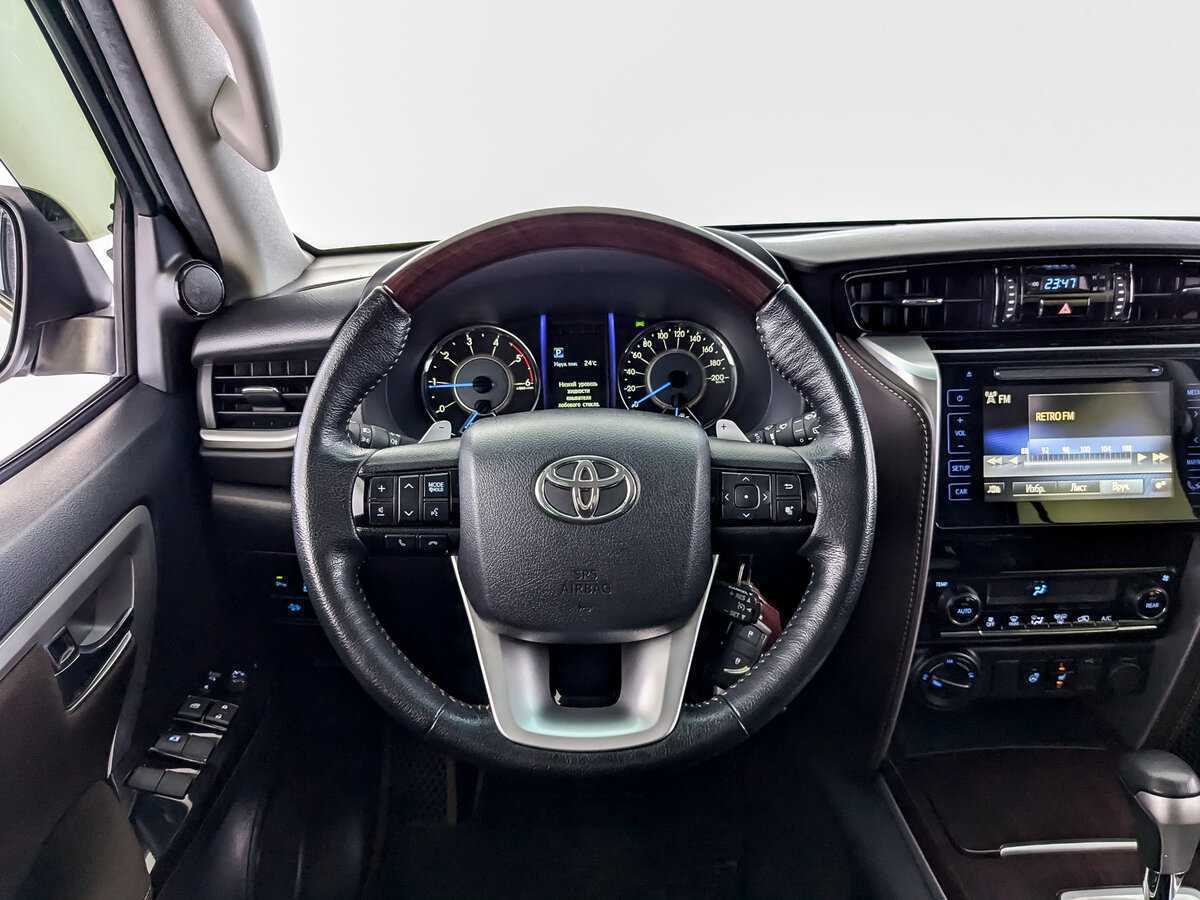Купить Toyota Fortuner с пробегом. Фото: #19