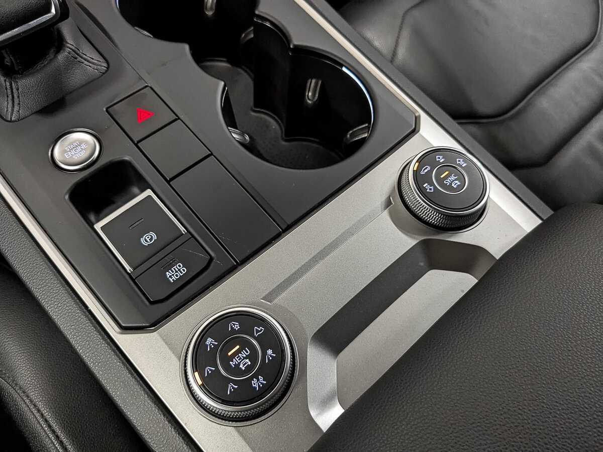 Купить Volkswagen Touareg с пробегом. Фото: #20