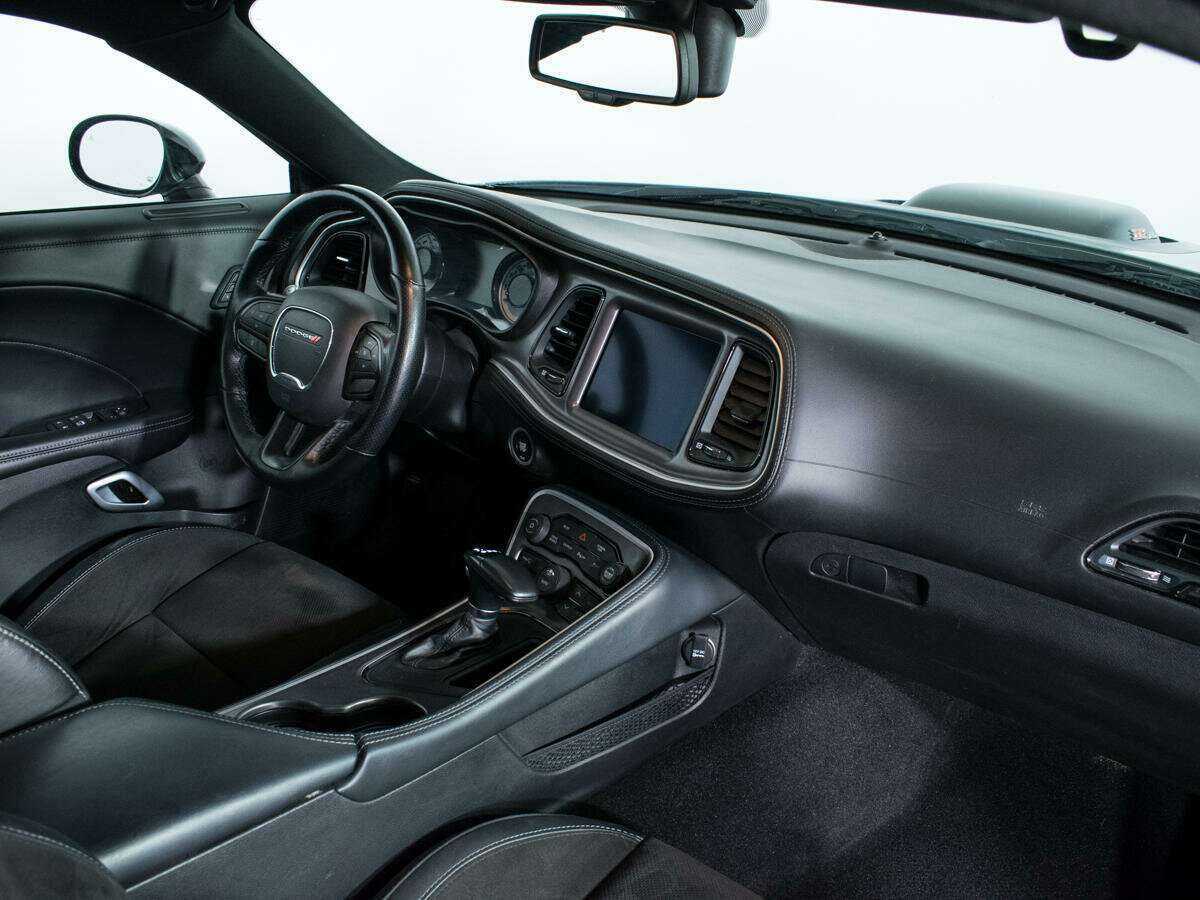 Купить Dodge Challenger с пробегом. Фото: #8