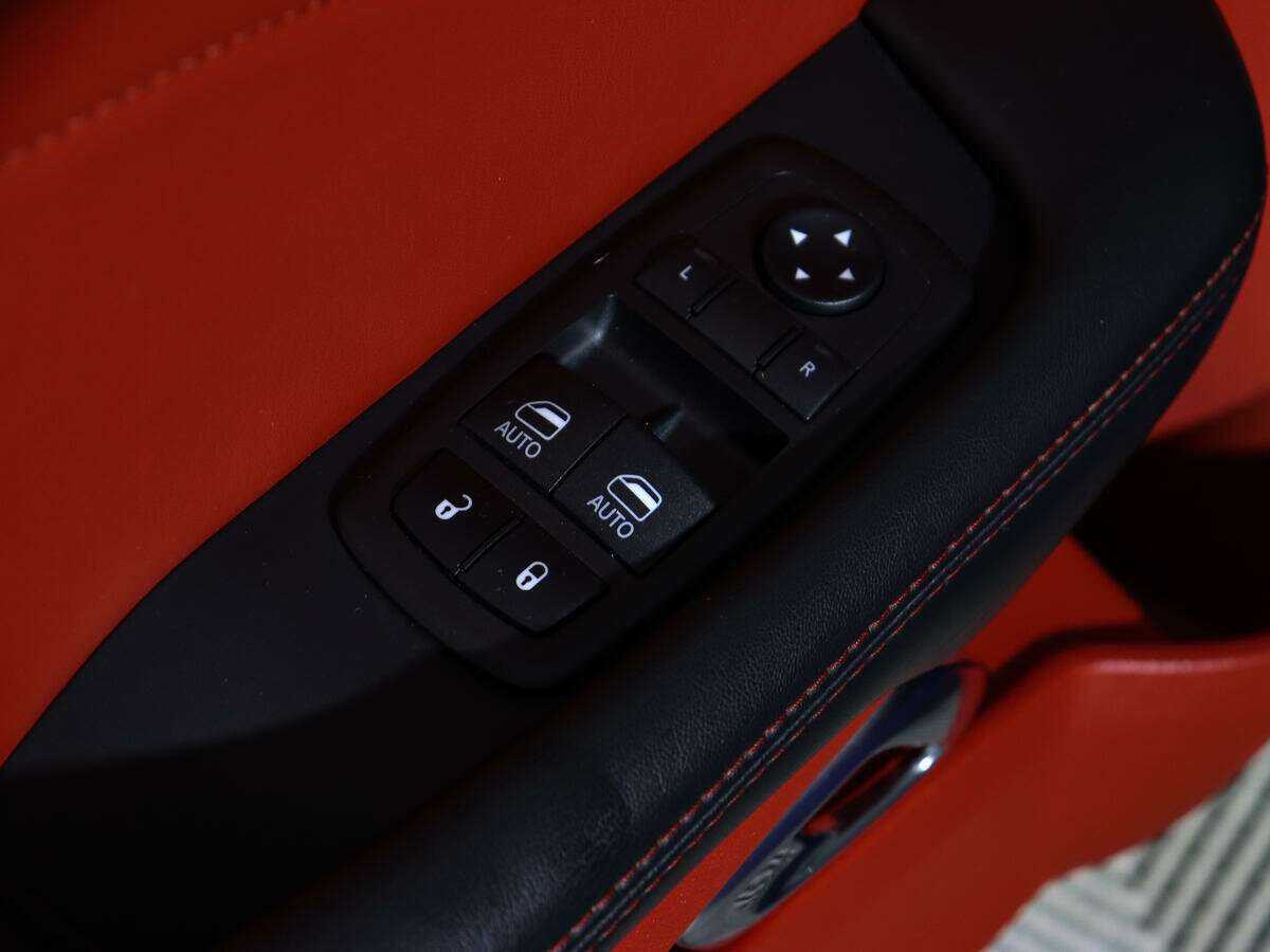 Купить Dodge Challenger с пробегом. Фото: #14