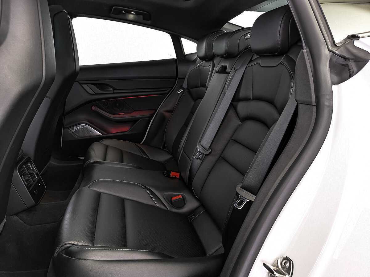 Купить Porsche Taycan с пробегом. Фото: #17