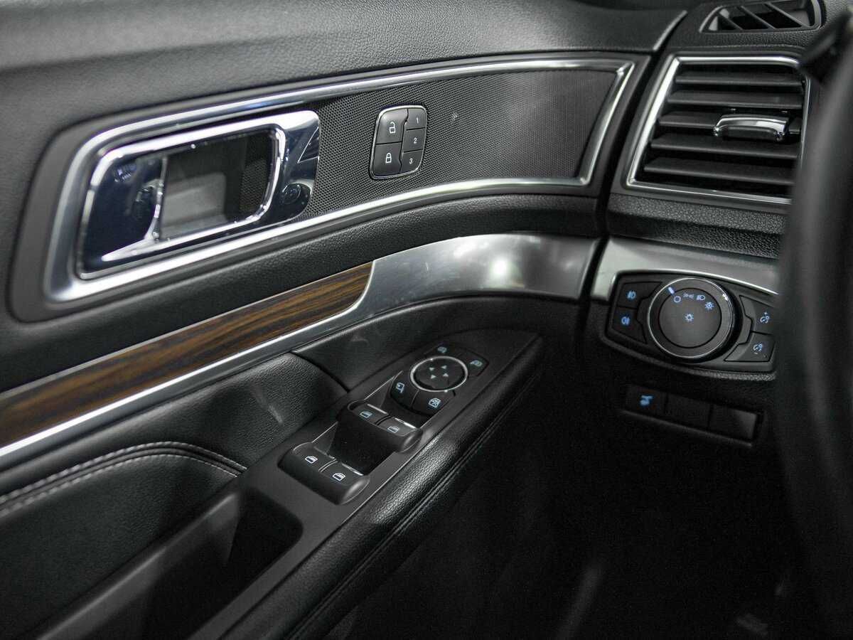 Купить Ford Explorer с пробегом. Фото: #13