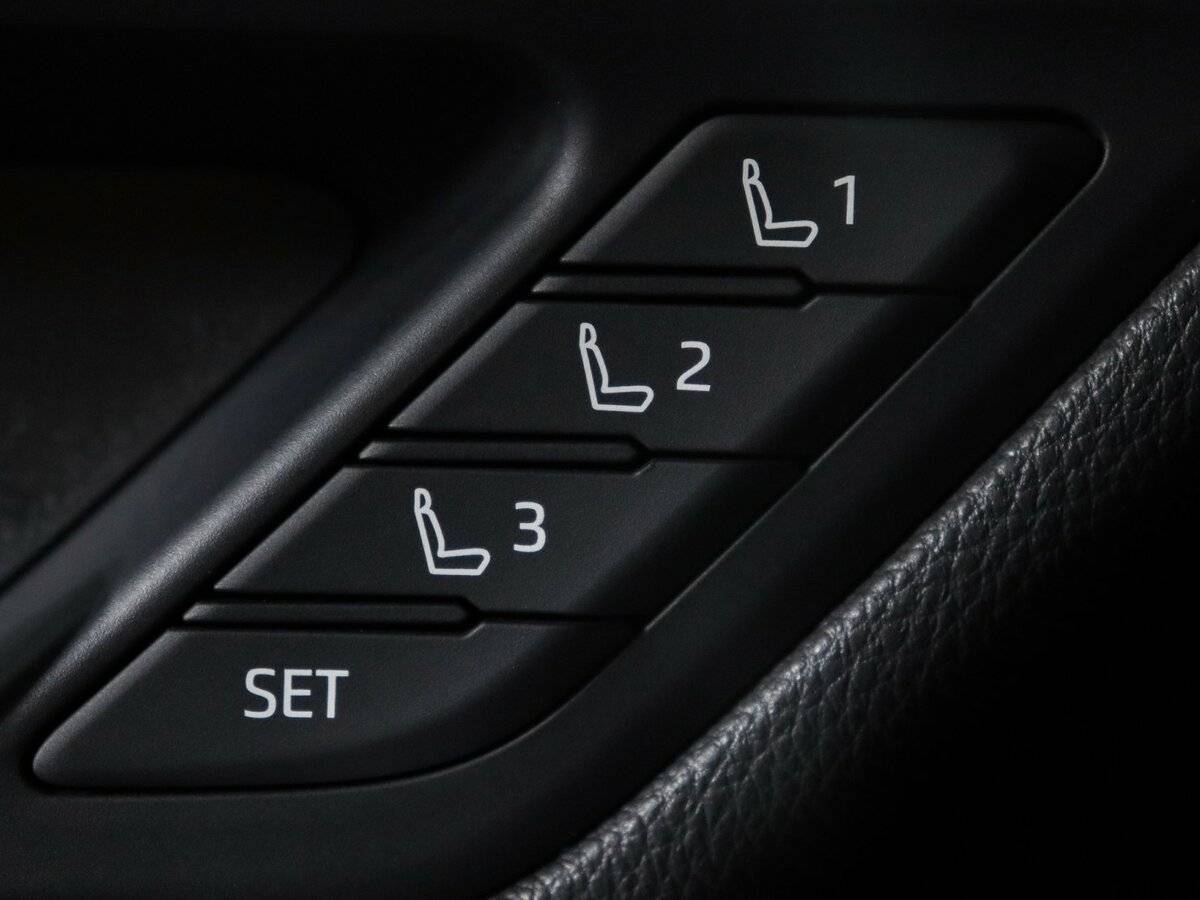 Купить Toyota Land Cruiser с пробегом. Фото: #17