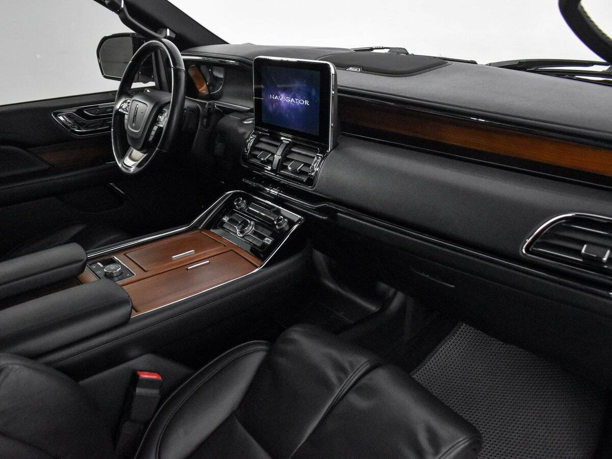Купить Lincoln Navigator с пробегом. Фото: #15