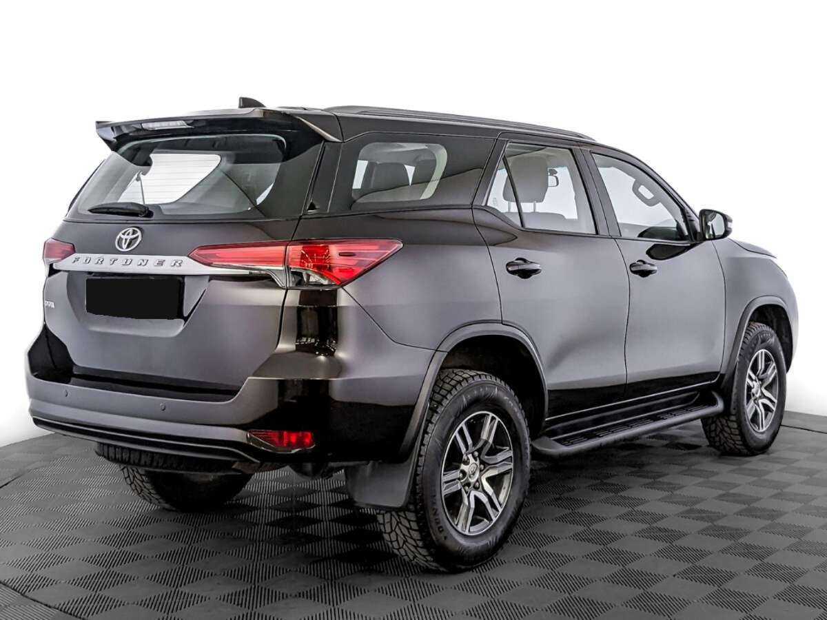 Купить Toyota Fortuner с пробегом. Фото: #4