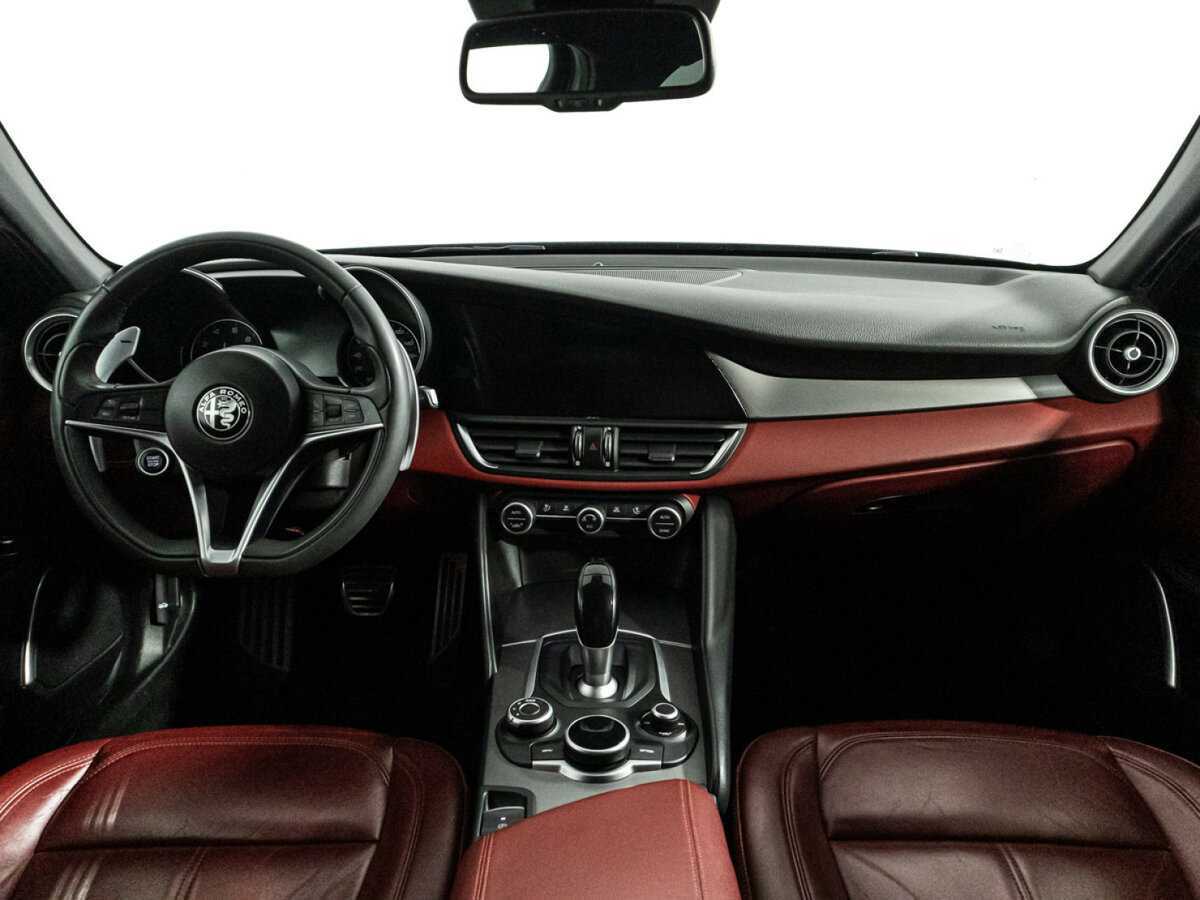 Купить Alfa Romeo Giulia с пробегом. Фото: #12