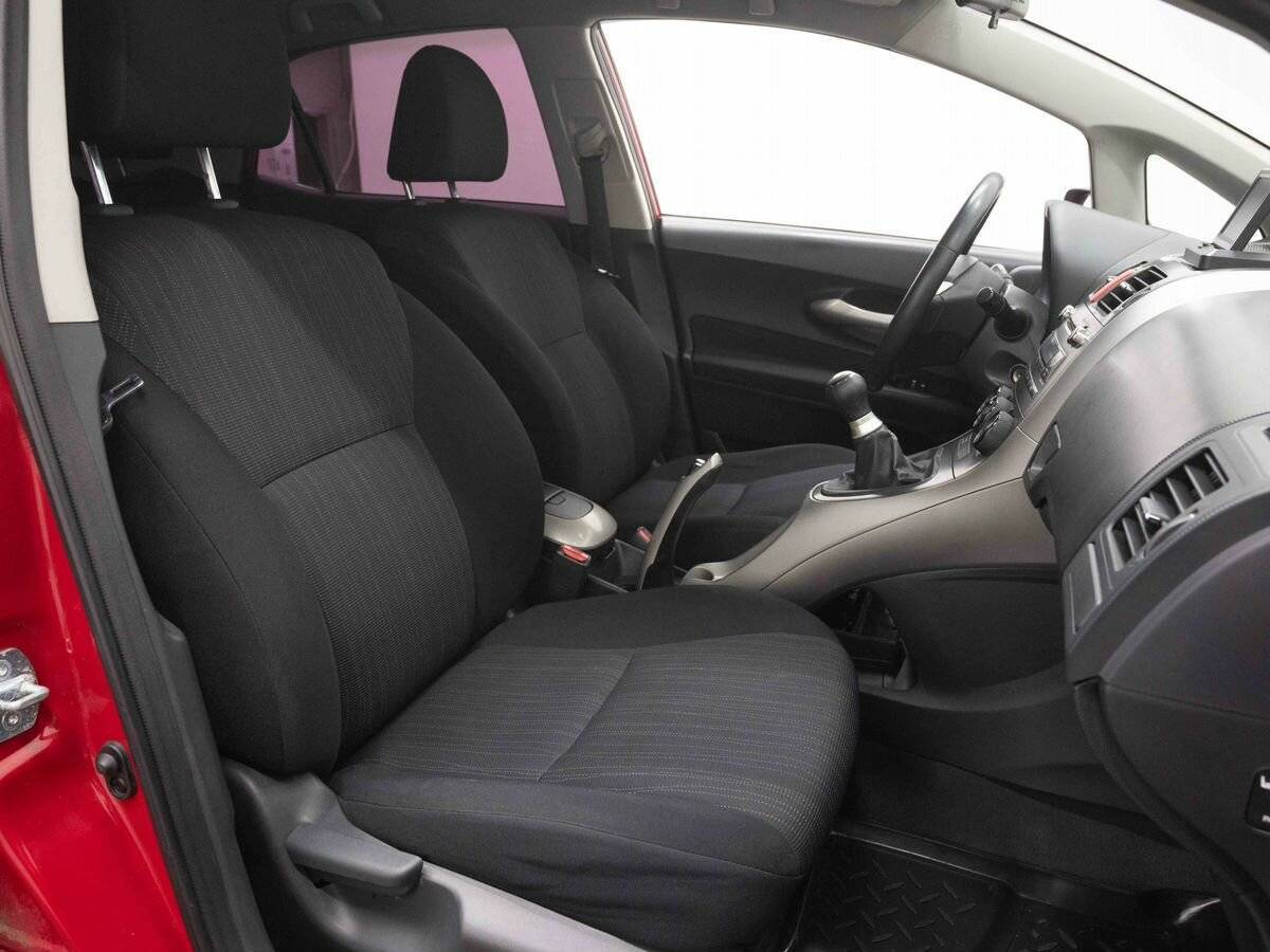 Купить Toyota Auris с пробегом. Фото: #11