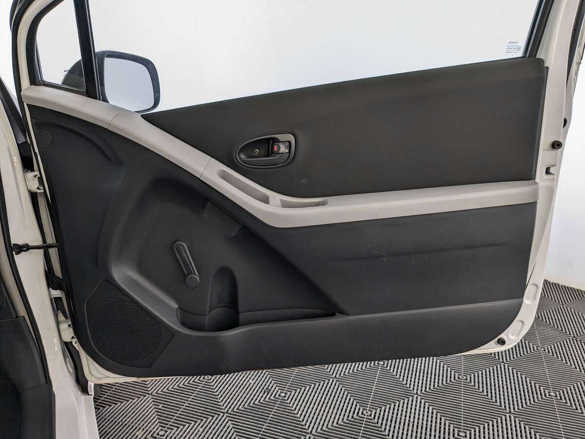 Купить Toyota Yaris с пробегом. Фото: #19
