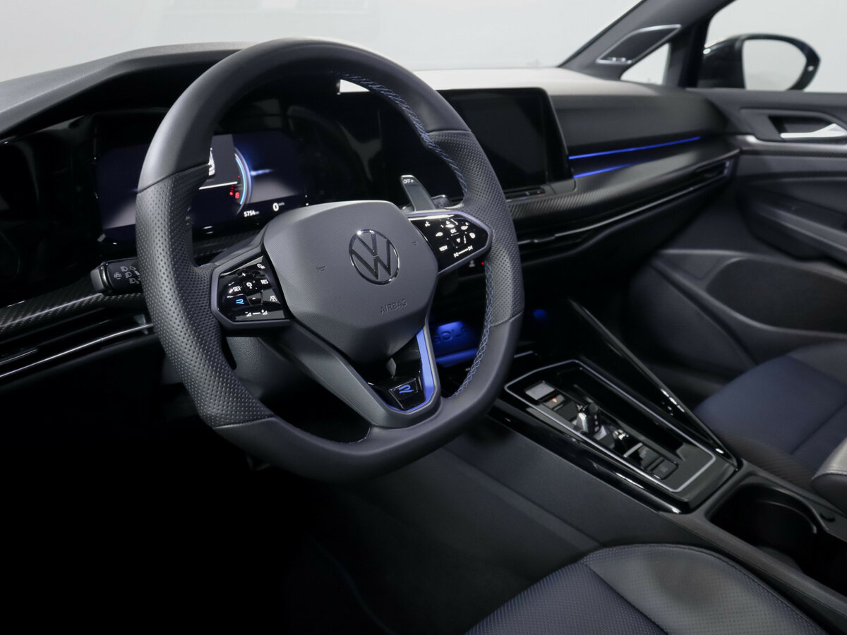 Купить Volkswagen Golf R с пробегом. Фото: #11