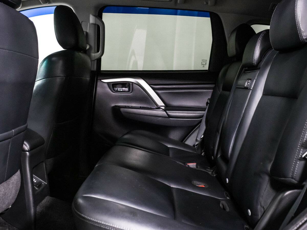 Купить Mitsubishi Montero Sport с пробегом. Фото: #9