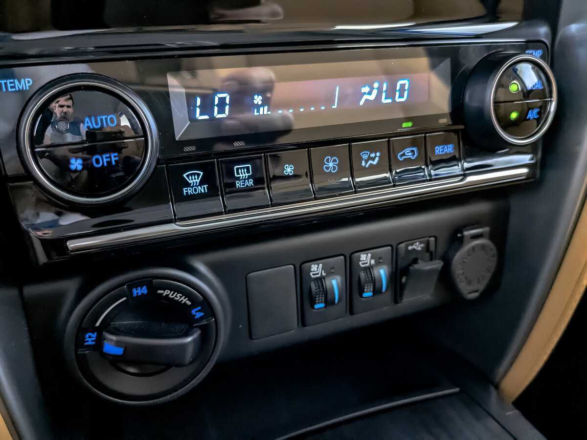 Купить Toyota Fortuner с пробегом. Фото: #22