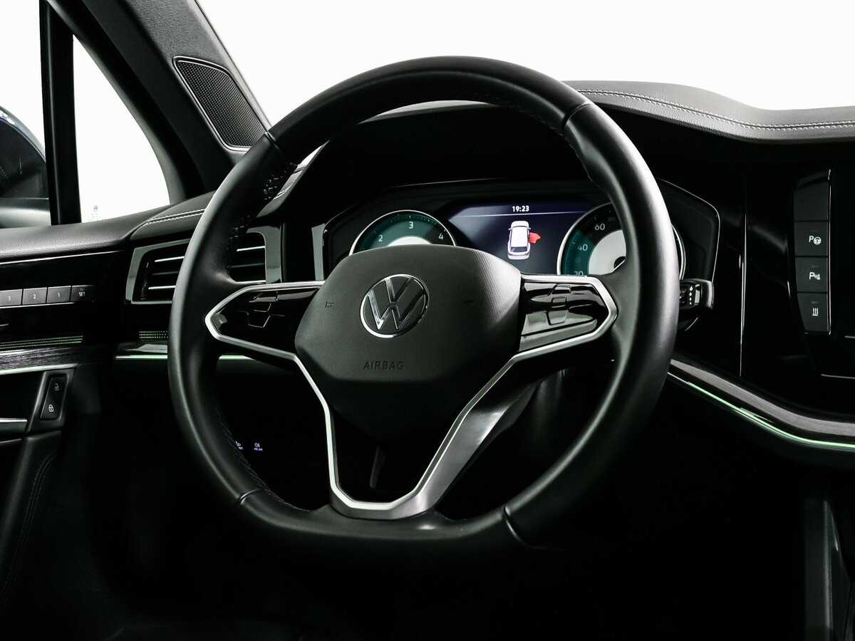 Купить Volkswagen Touareg с пробегом. Фото: #15