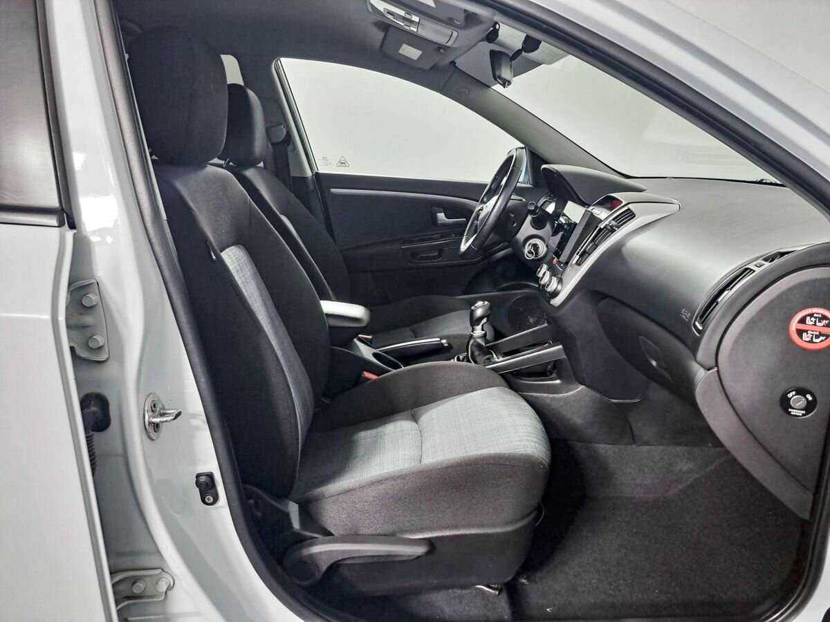Купить Kia Ceed с пробегом. Фото: #8