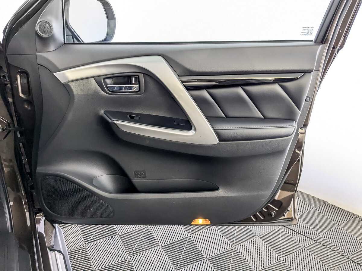 Купить Mitsubishi Pajero Sport с пробегом. Фото: #19