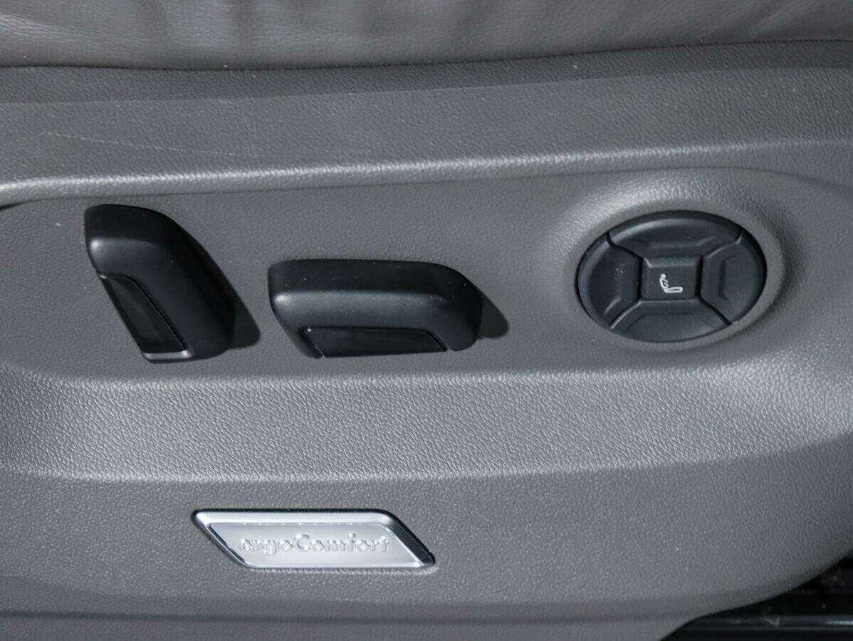 Купить Volkswagen Touareg с пробегом. Фото: #15