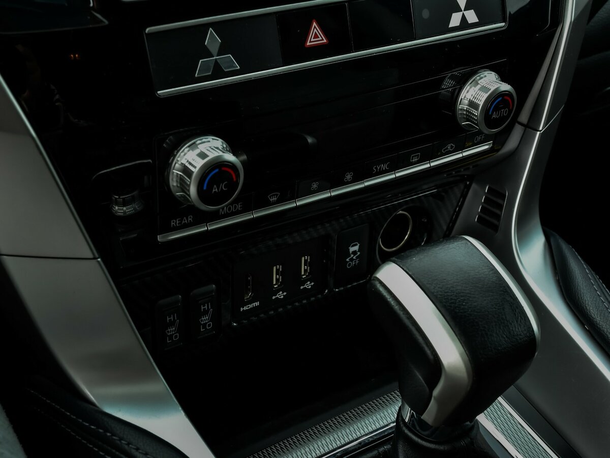 Купить Mitsubishi Montero Sport с пробегом. Фото: #16