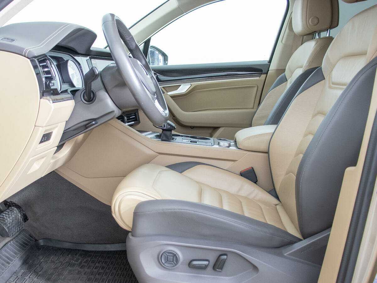 Купить Volkswagen Touareg с пробегом. Фото: #13