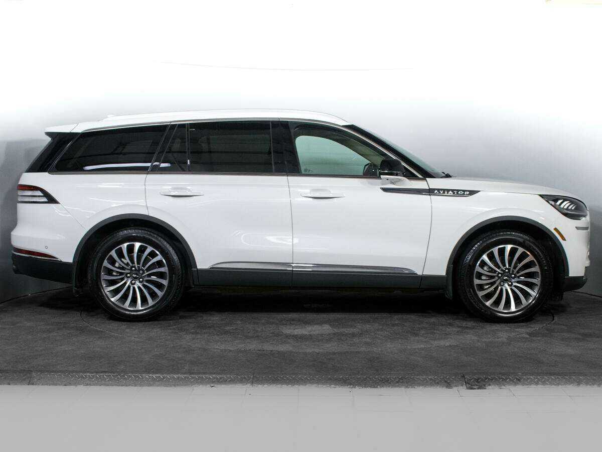 Купить Lincoln Aviator с пробегом. Фото: #2