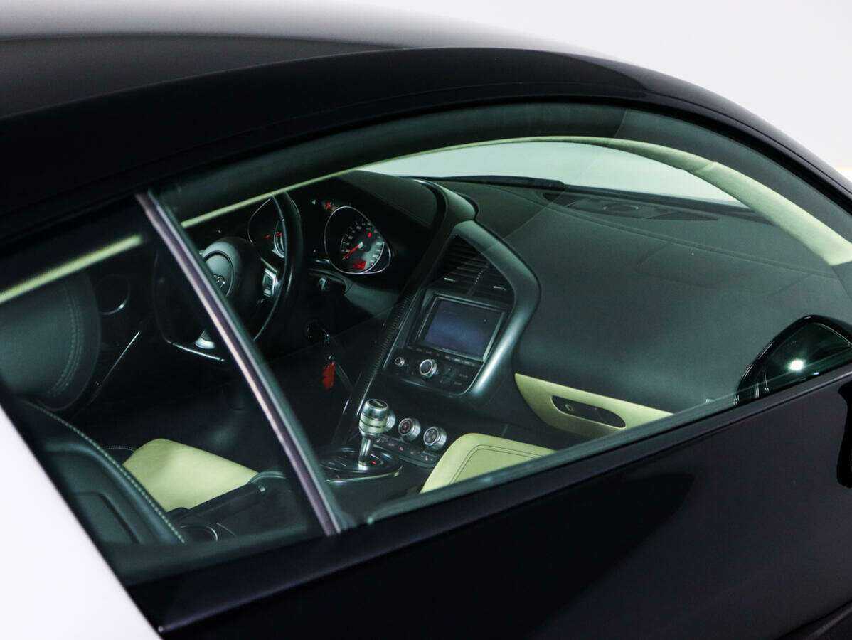 Купить Audi R8 с пробегом. Фото: #30