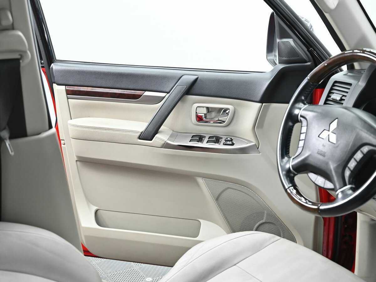 Купить Mitsubishi Pajero с пробегом. Фото: #5