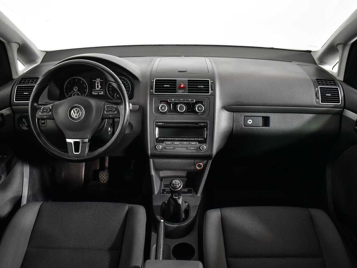 Купить Volkswagen Touran с пробегом. Фото: #11