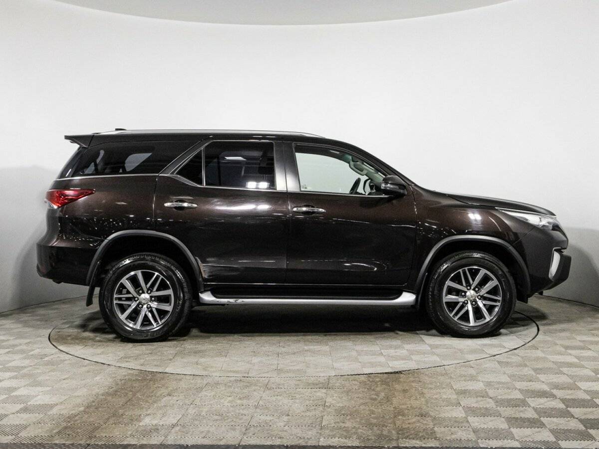Купить Toyota Fortuner с пробегом. Фото: #3