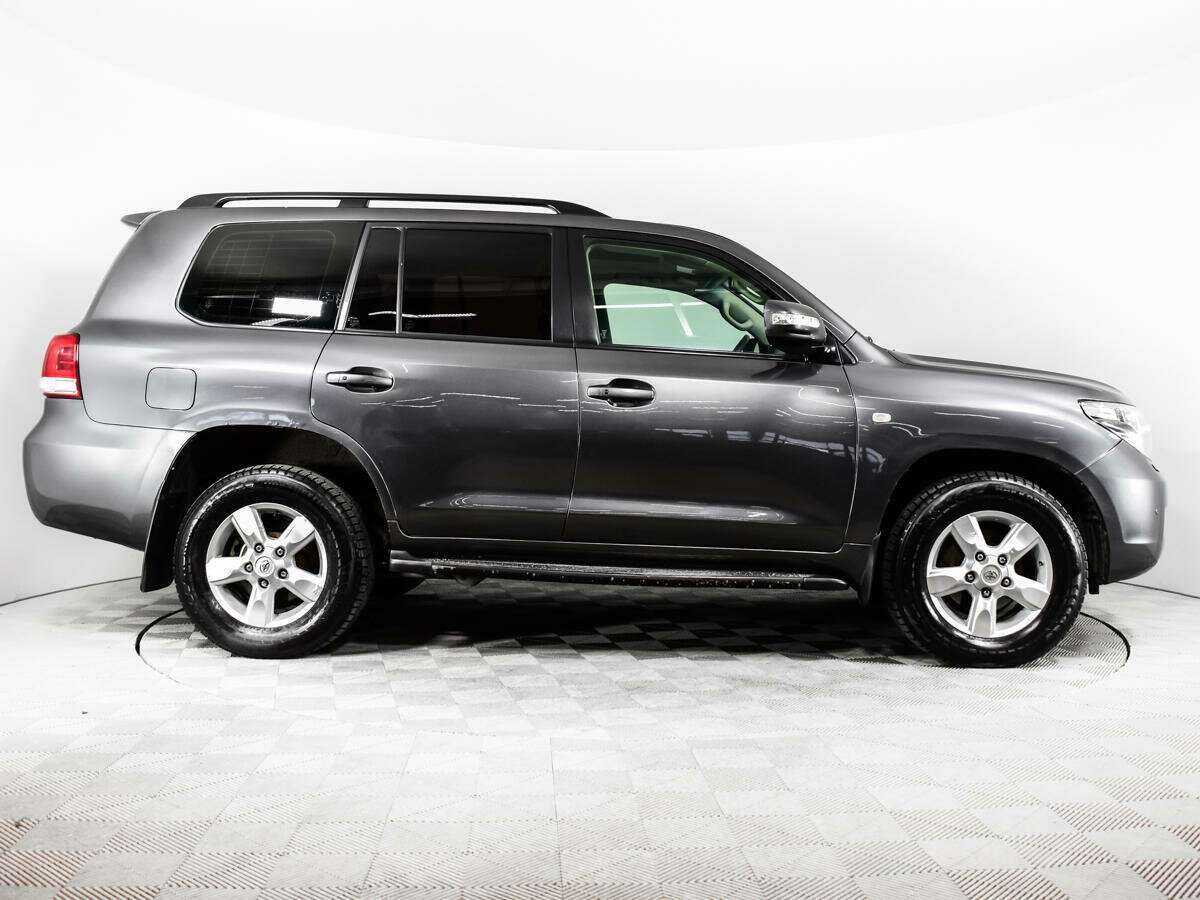 Купить Toyota Land Cruiser с пробегом. Фото: #2
