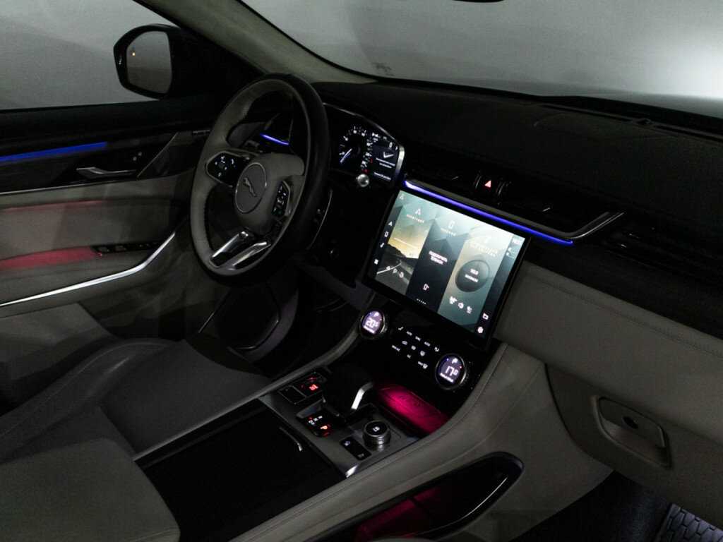 Купить Jaguar F-Pace с пробегом. Фото: #26