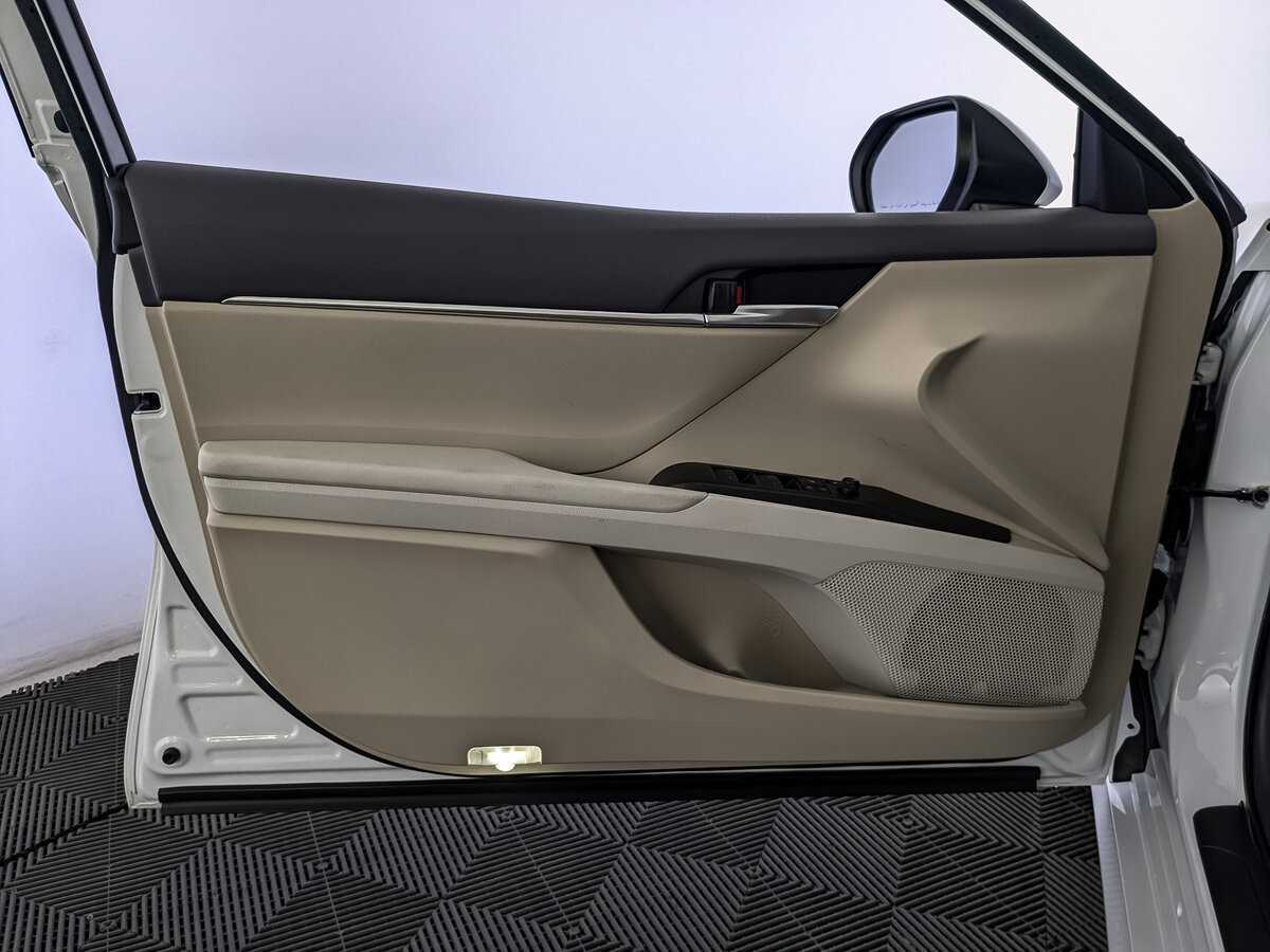 Купить Toyota Camry с пробегом. Фото: #14