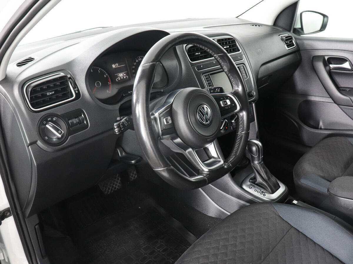 Купить Volkswagen Polo с пробегом. Фото: #8