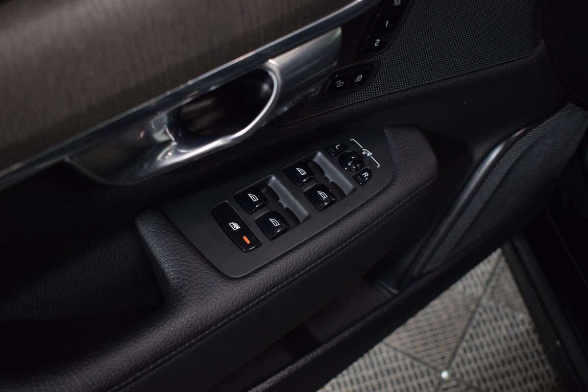 Купить Volvo S90 с пробегом. Фото: #14