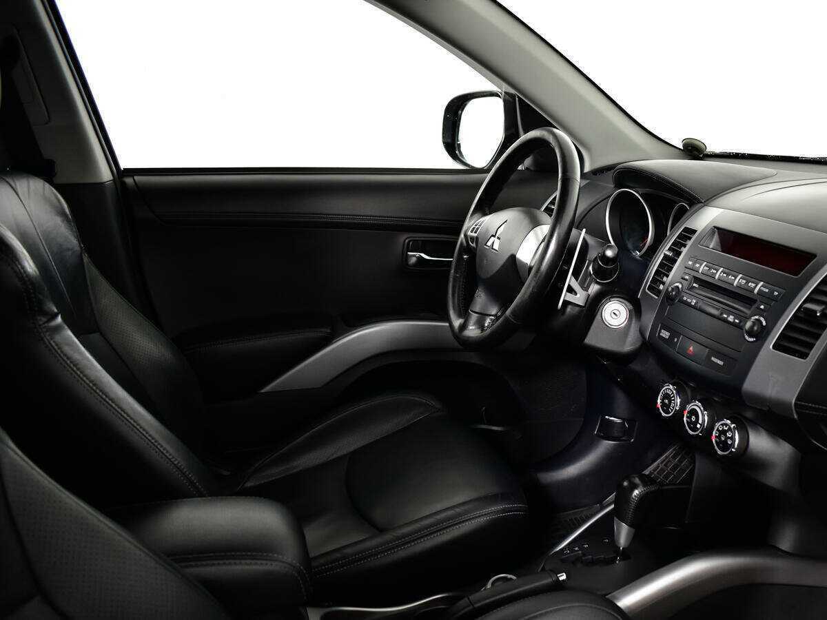 Купить Mitsubishi Outlander с пробегом. Фото: #3