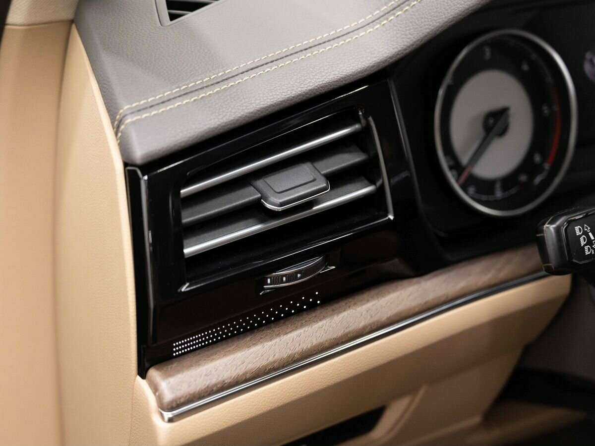 Купить Volkswagen Touareg с пробегом. Фото: #16