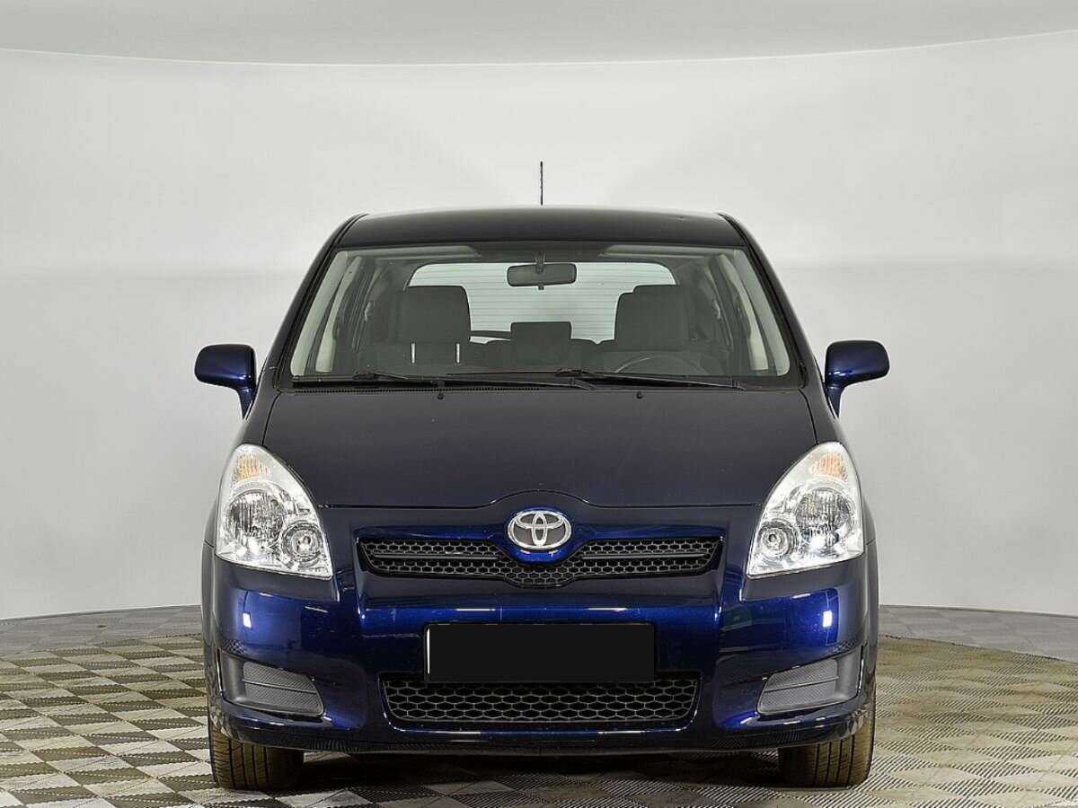 Купить Toyota Corolla Verso с пробегом. Фото: #2