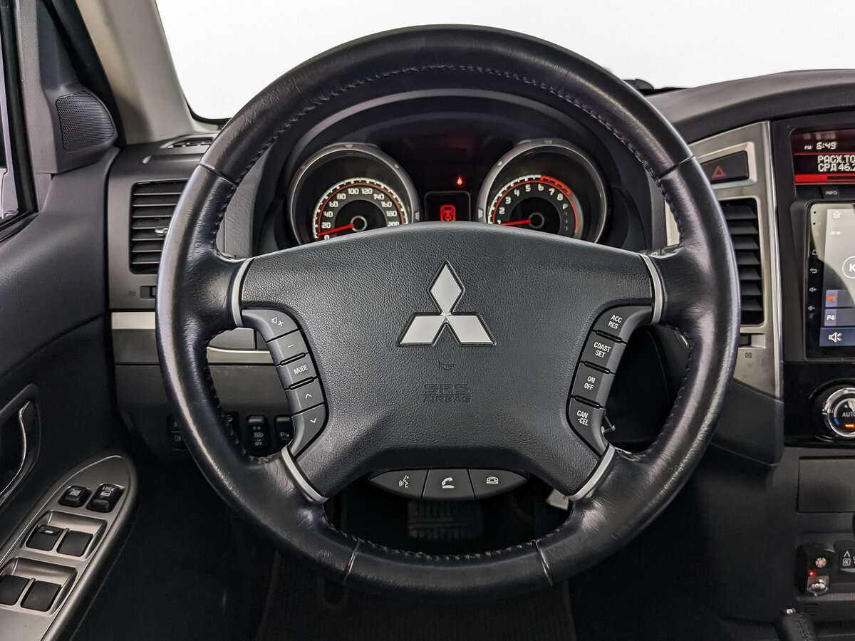Купить Mitsubishi Pajero с пробегом. Фото: #17