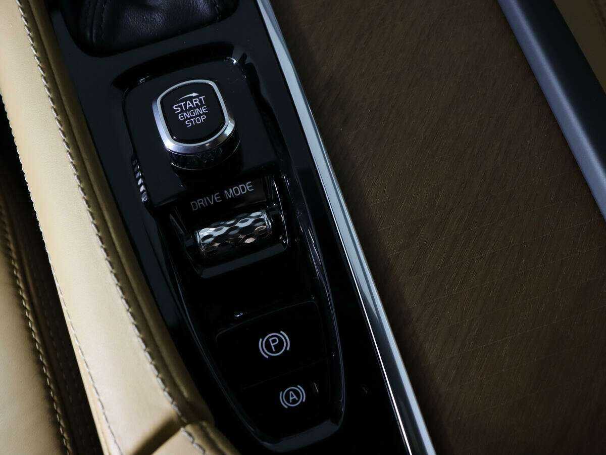 Купить Volvo XC90 с пробегом. Фото: #21