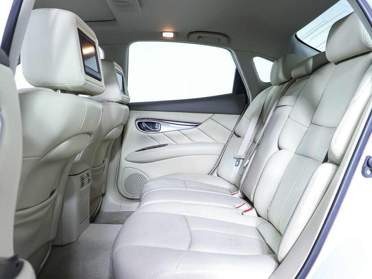 Купить Infiniti M с пробегом. Фото: #9