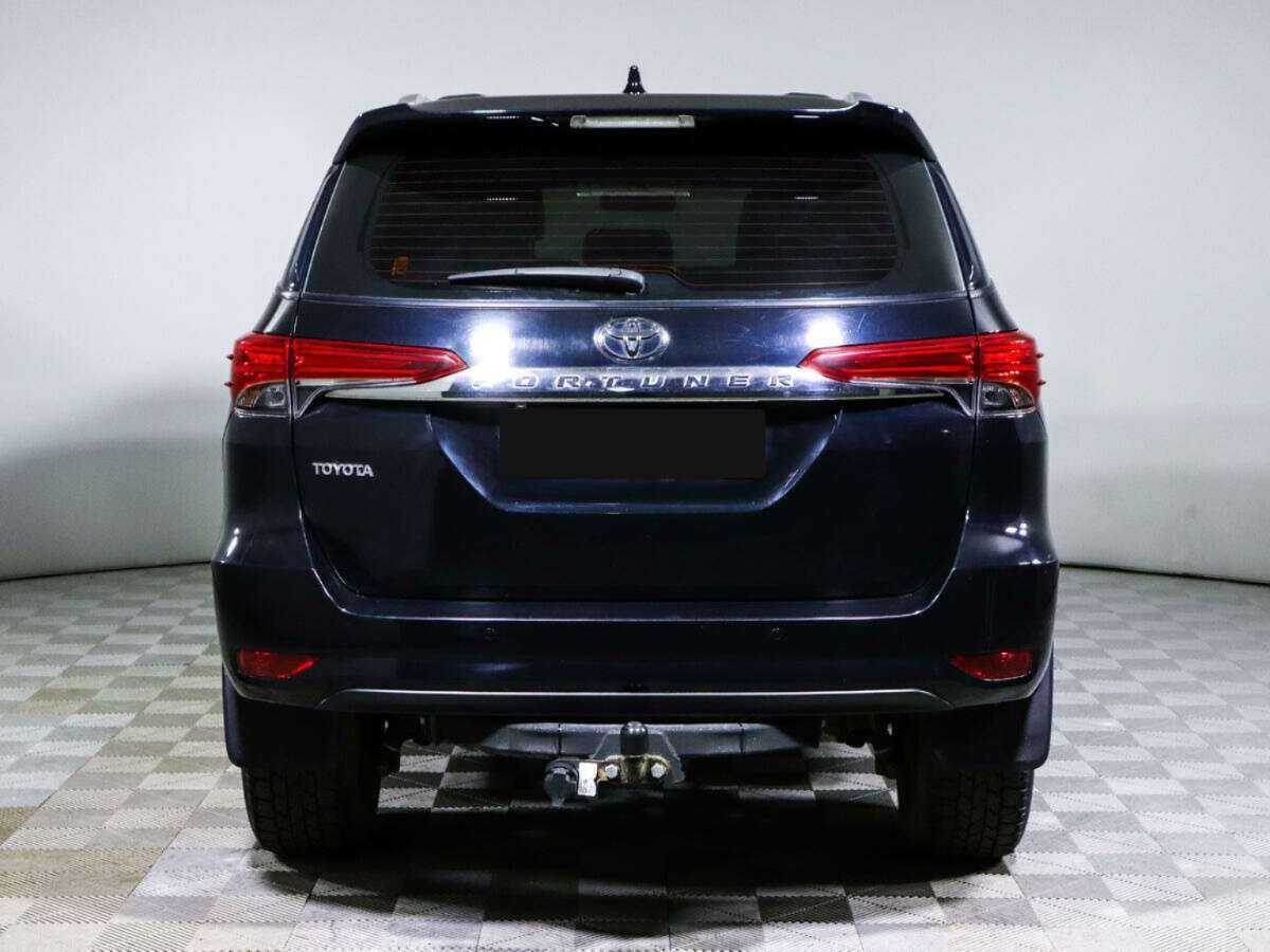 Купить Toyota Fortuner с пробегом. Фото: #4