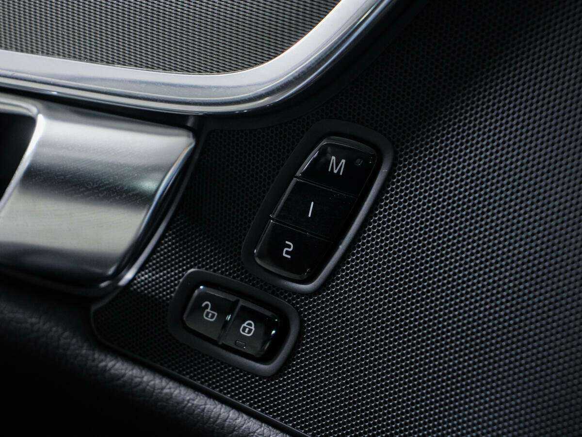 Купить Volvo S90 с пробегом. Фото: #16