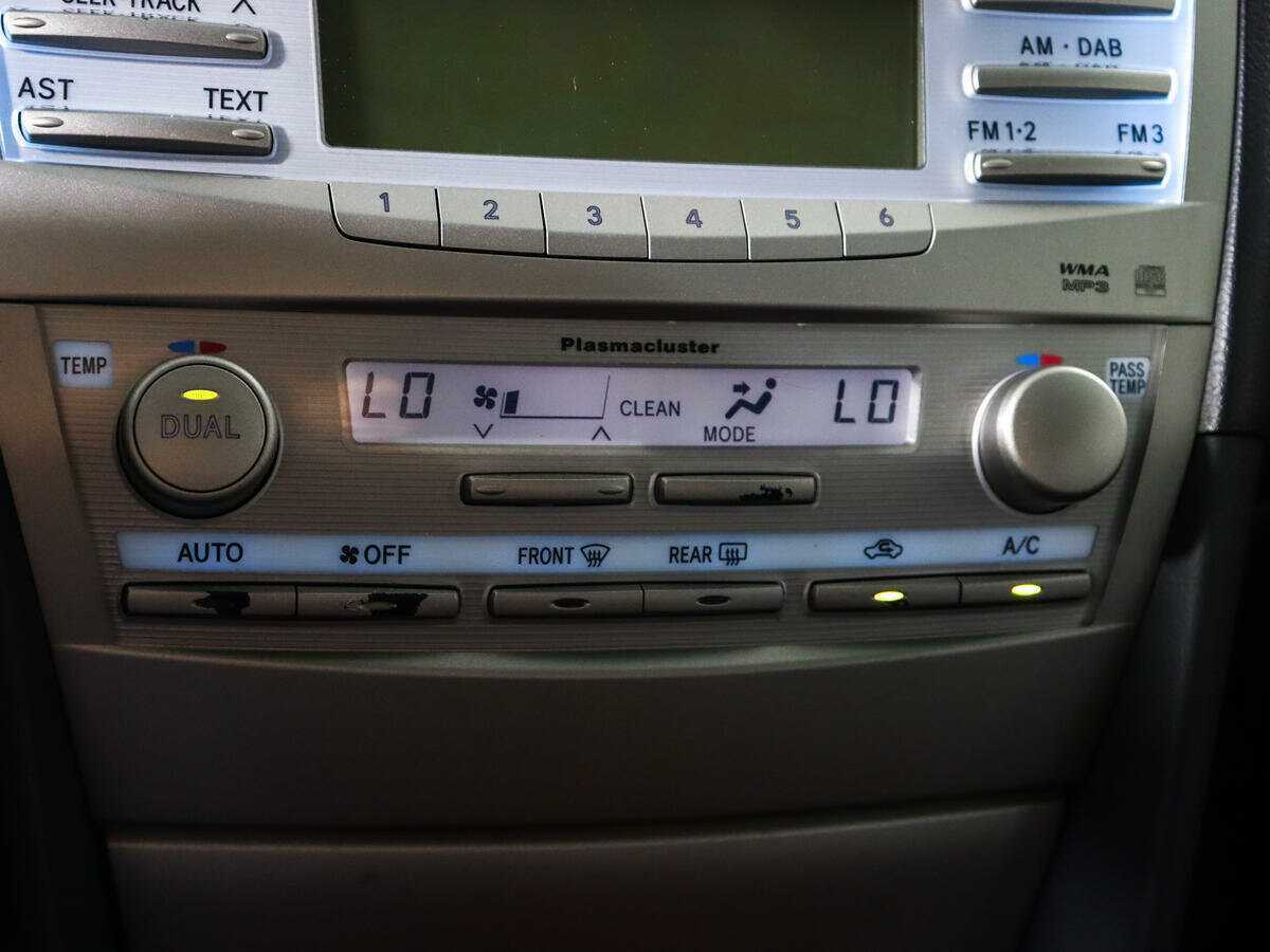 Купить Toyota Camry с пробегом. Фото: #12