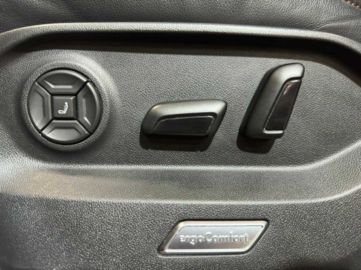 Купить Volkswagen Touareg с пробегом. Фото: #19