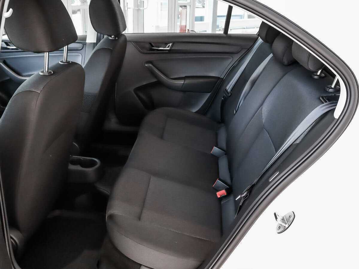 Купить Skoda Rapid с пробегом. Фото: #9