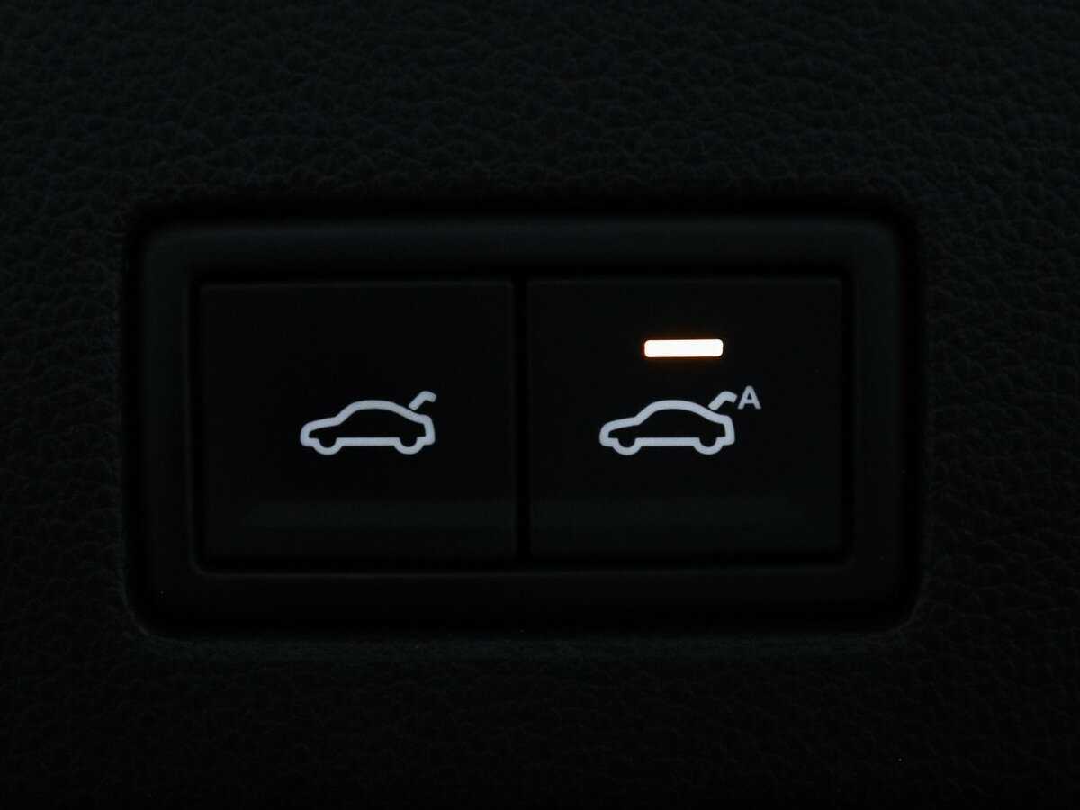 Купить Volkswagen Touareg с пробегом. Фото: #18